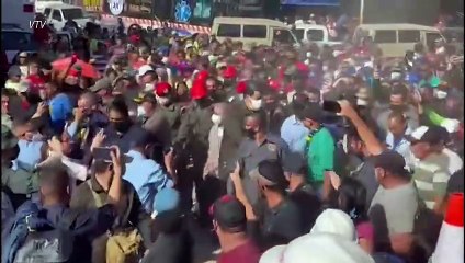 Nicolás Maduro recorre zona azotada por deslave en Venezuela