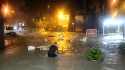 Un mar de sillas y mesas en Torrevieja