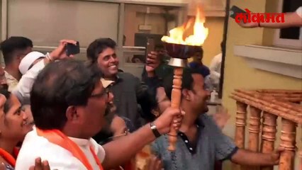 नवीन घोषणा... जळती मशाल पाहून ठाकरेंनी काय केलं?