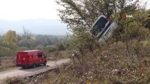 Kontrolden çıkan araç karşı şeride geçip ağaçlara çarparak durabildi