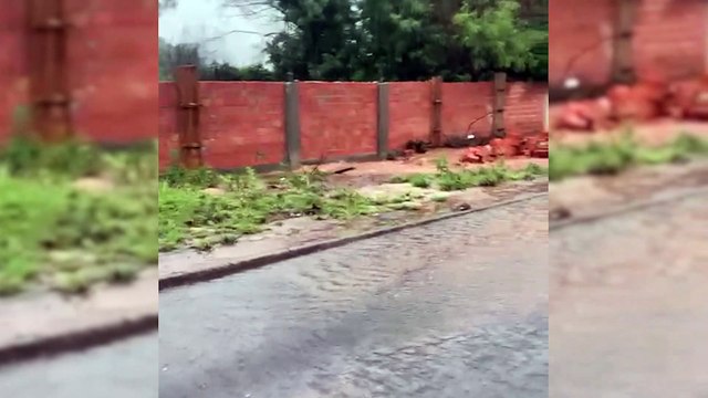 Após fortes chuvas, várias ruas de Cascavel ficam alagadas