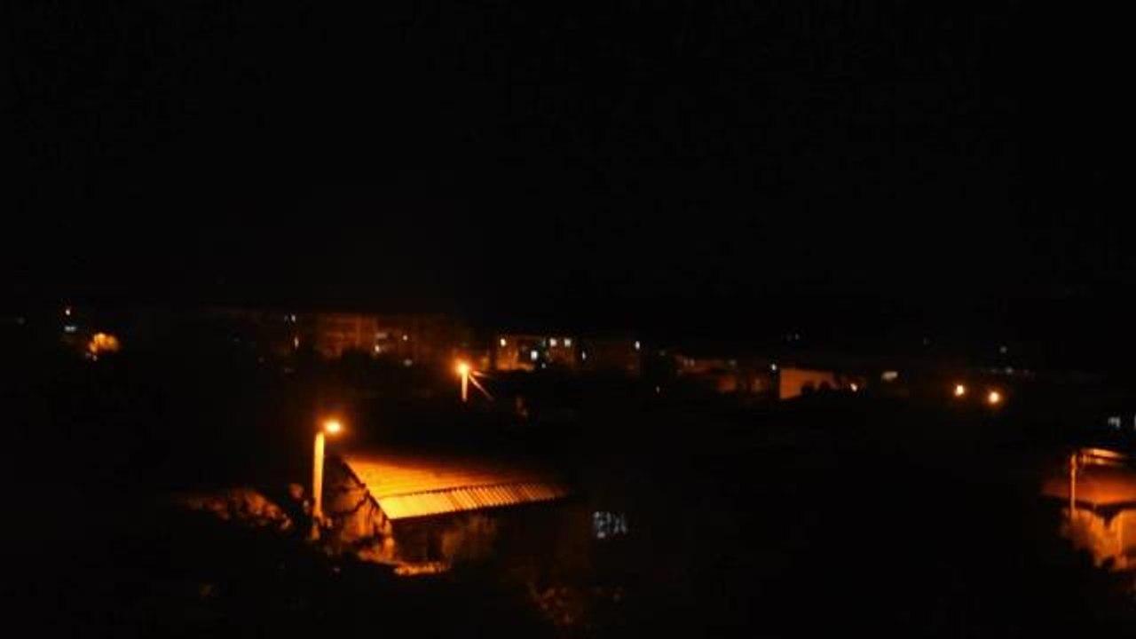 Aydın haber: Aydın Karacasu'da Zeytin Üreticileri, Fiyatların Düşük Olması Nedeniyle Belediye Anonsuyla Hasada Ara Verildiğini Duyurdu