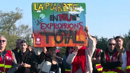 Governo francês ameaça 'intervir' para acabar com greve nas refinarias