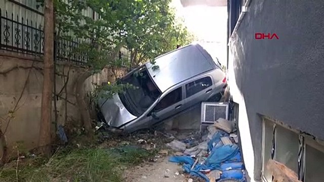 Hamile kızını hastaneye yetiştirirken kaza yaptı! Hamile kızı camdan fırladı
