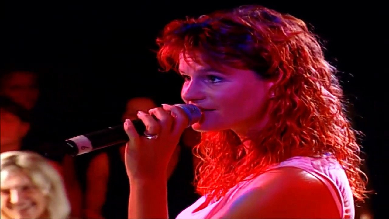 ANDREA BERG — Nah Am Feuer | Live im Club | von Andrea Berg - 'Emotionen Hautnah' live - (2003)