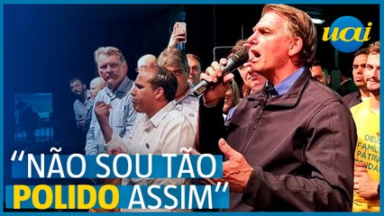 Bolsonaro pede que eleitor fique na seção após votar