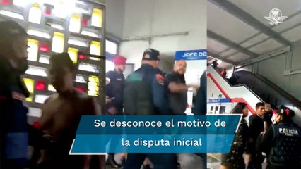 Captan pelea entre policías y usuarios en la Línea 2 del Metro