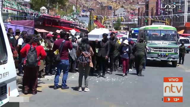 Familiares y amigos del pequeño Christian, el niño héroe le dieron el último adíos.