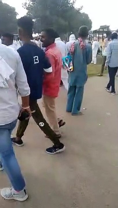 रबी सीजन में डीएपी व यूरिया के लिए लंबी लाइन,किसान परेशान