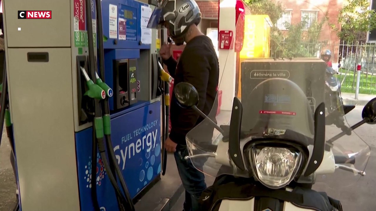 Pénurie de carburant : les coursiers parisiens en difficulté