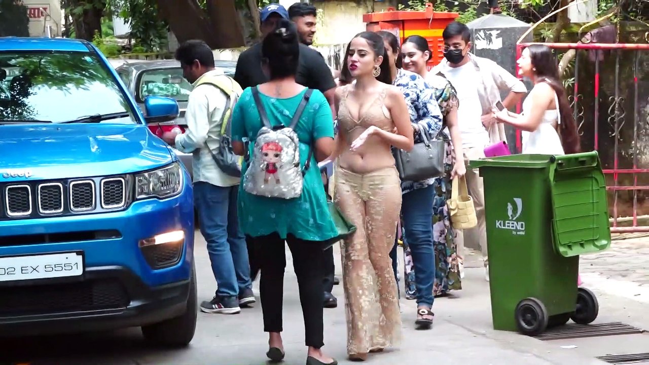 Urfi Javed Promotes Her Song At Mad Studio.mp4