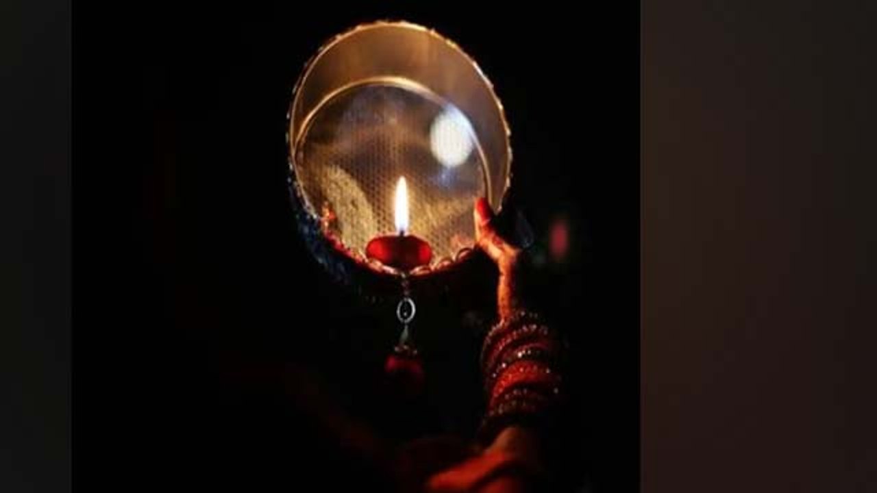 Karwa Chauth 2022 : करवा चौथ पर न दिखे चांद तो कैसे खोले व्रत । Boldsky*Religious