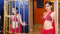 Urfi Javed Red Saree Bralette Blouse Look Viral,पिंजरे मे बंद होकर किया ये. Full Video*Entertainment