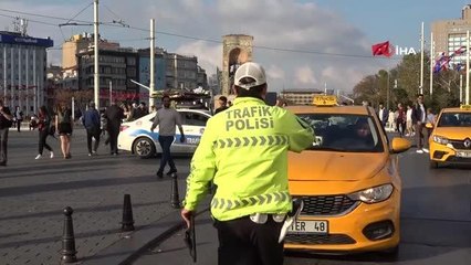 Ceza yiyen taksiciden polise küstah tepki: "Bazen size yapılanları hak ediyorsunuz"