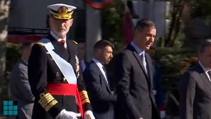Monumental pitada a Sánchez al final del desfile del 12 de Octubre