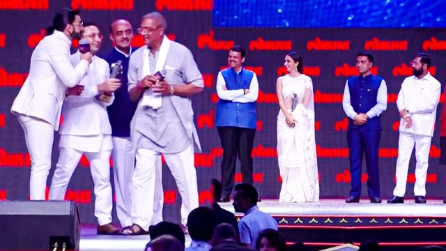 रणवीर सिंह ने अवार्ड शो के दौरान गाया फिल्म 'बाजीराव मस्तानी' का गाना