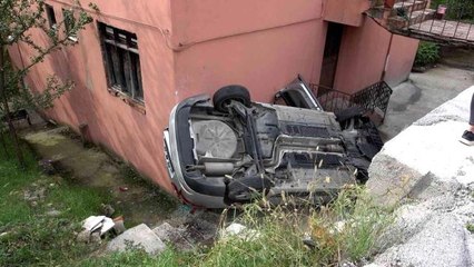 Direksiyon hakimiyetini kaybetti, evin bahçesine uçtu