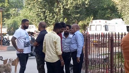 टैक्सी को ट्रेलर ने मारी टक्कर, पति-पत्नी और जेठ की मौत