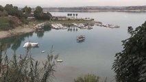 Adana gündem haberi | Seyhan Baraj Gölü'ndeki kaçak yapılar kıyıya çekiliyor