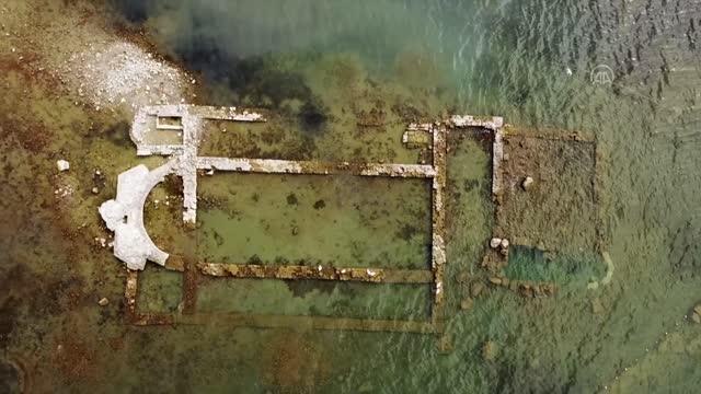 Bursa haber | Su çekilmesi yaşanan İznik Gölü'ndeki batık bazilika kıyıyla birleşti