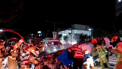 서울 대치동 교차로에서 승용차 전복 사고...2명 병원 이송 / YTN