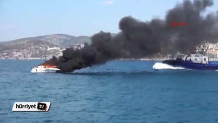 Sürat teknesi yandı, suya atlayarak kurtuldular