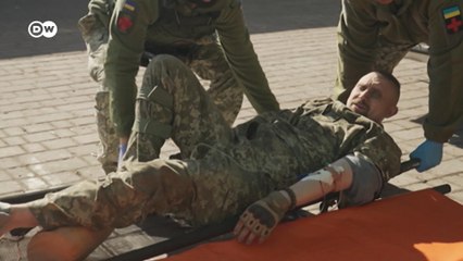 Украинcкие парамедики на передовой: репортаж DW