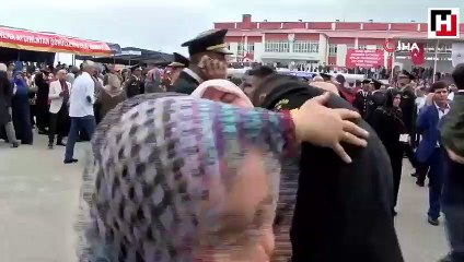 Yüzlerce asker arasında gözyaşlarıyla "Ali"sini aradı
