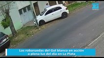 Los robaruedas del Gol blanco en acción a plena luz del día en La Plata