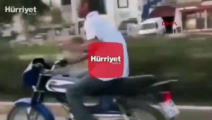 Alkol dolu bardakla motosiklet sürdü