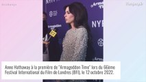 Anne Hathaway étincelante : total look brillant sur tapis rouge, de la tête aux pieds