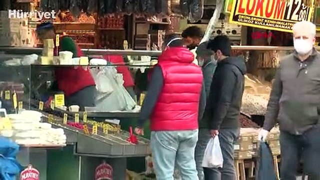 Eminönü'nde sokağa çıkma yasağı öncesi Ramazan alışverişi hareketliliği