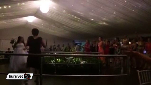 Gelin buketini almak isterken düştü