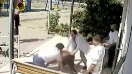 Son dakika haber: SOPALI SALDIRIYA UĞRAYAN DOKTOR İLE HASTA YAKINININ SAĞLIK MERKEZİNDE YUMRUKLAŞTIĞI ANLAR ORTAYA ÇIKTI