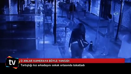 Tartıştığı kız arkadaşını sokak ortasında tokatladı