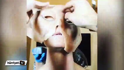 Takma kalça ve protez göğüsle Jessica Rabbit oldu