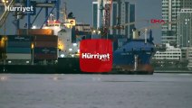 Alman askerlerinin hukuksuz arama yaptığı Türk gemisi İzmir Limanı'nda