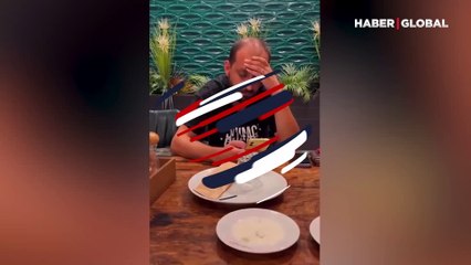 Birbirinden habersiz aynı kıyafetlerle buluşmaya gelen erkeklerin güldüren tepkisi