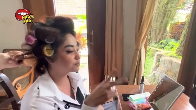 BERITA ARTIS TERBARU HARI INI _ HAMIL DUA BULAN..!! DEWI STRESS SIAPA AYAH SEBENARNYA.._
