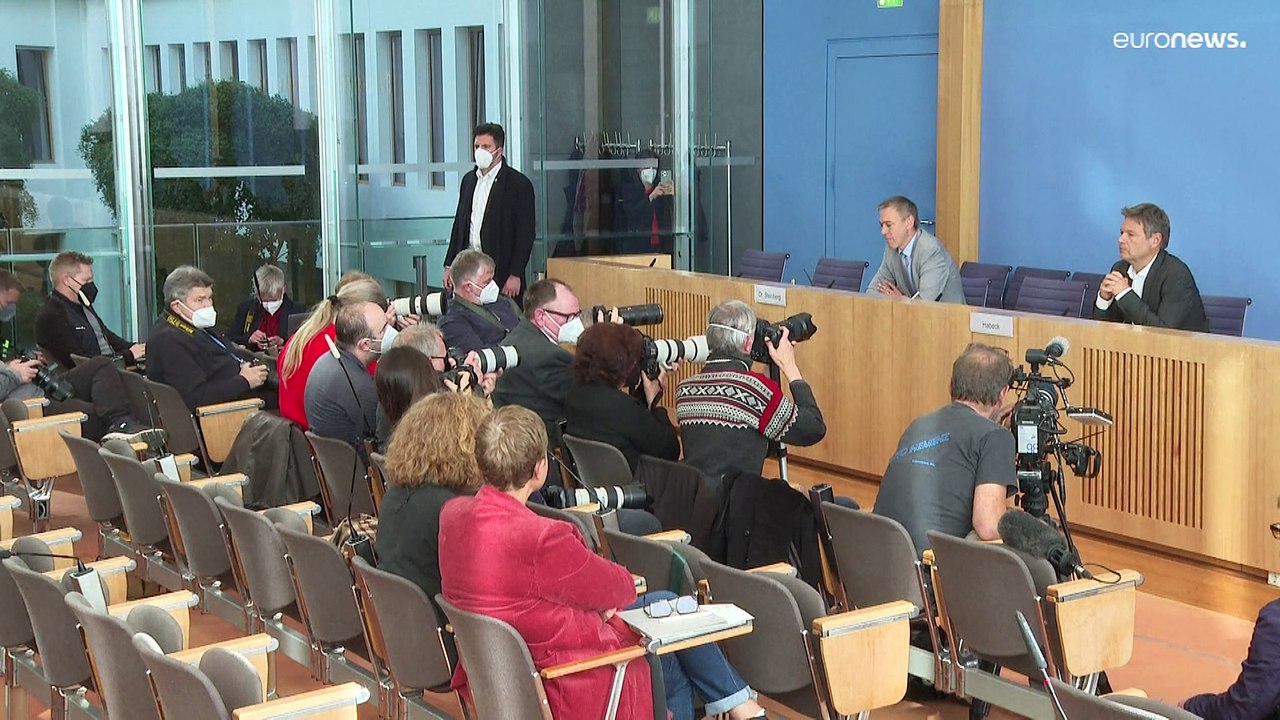 VIDEO: 'Ernste Zeiten' - Bundesregierung erwartet Rezession in 2023