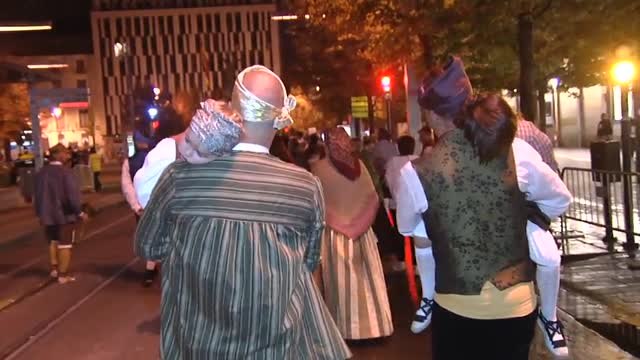 Los maños vivan su día grande con la ofrenda la Virgen del Pilar