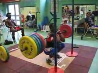 DABAYA FRONT SQUAT 5X200KGS HALTEROPHILIE