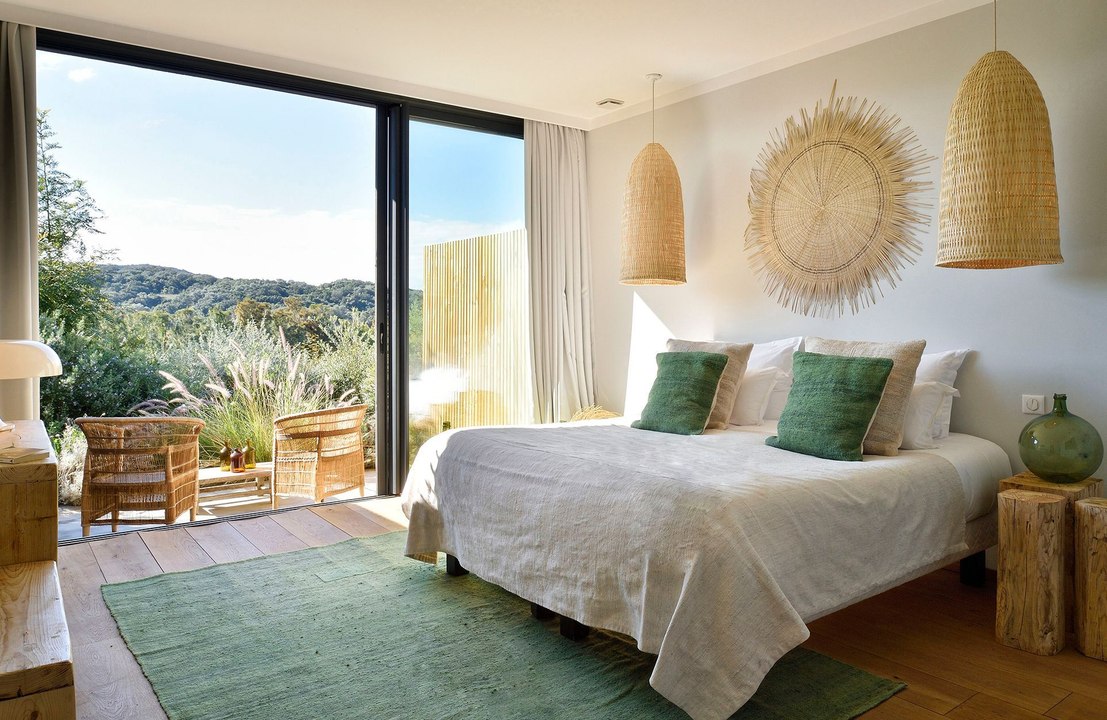 TEASER  Visite guidée : un havre de paix aux lignes contemporaines en plein maquis corse