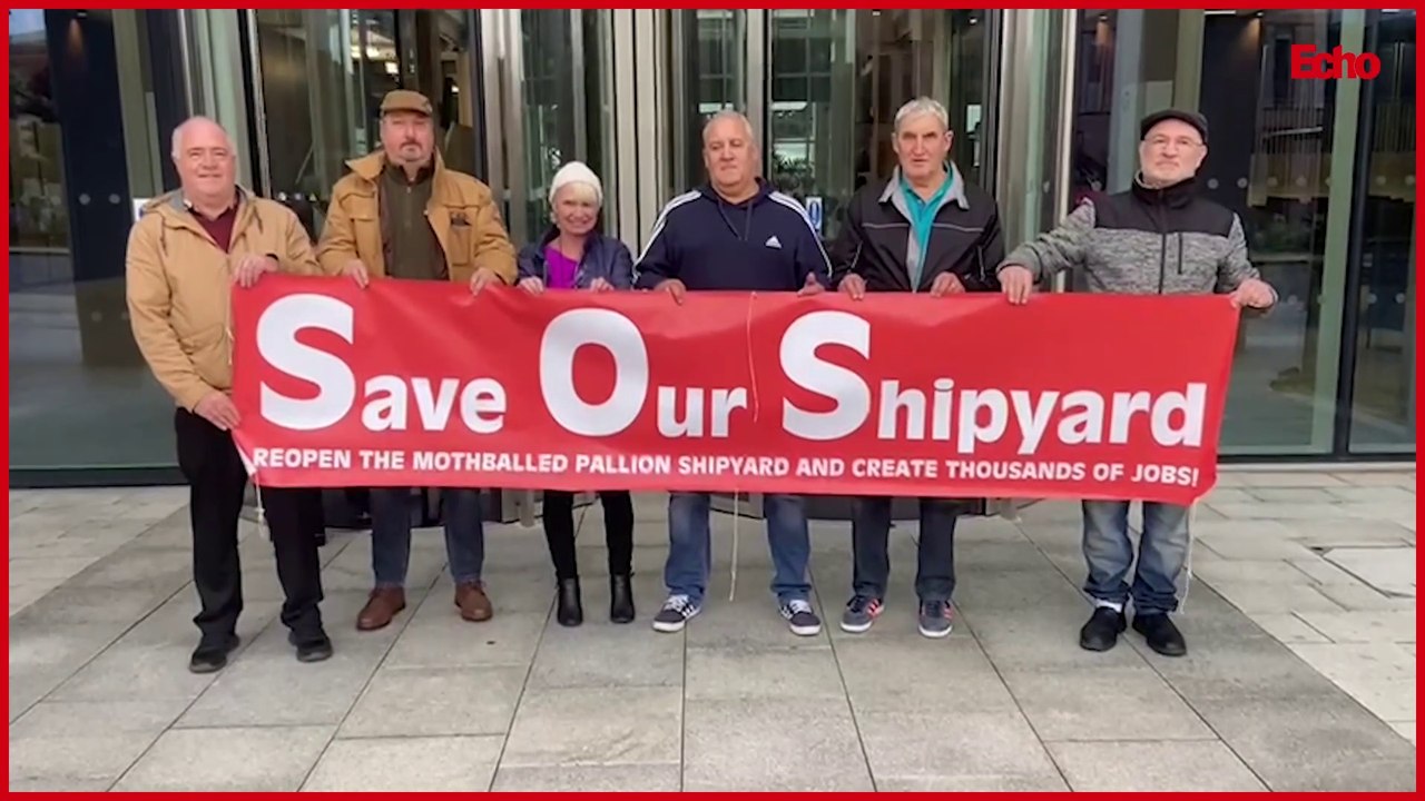Pallion Shipyard campaigners walk from Keel Square to City Hall