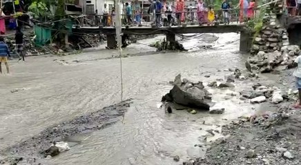 ঝর্ণা ঝোরার জলে হড়পা বান এসে ভাসিয়ে নিয়ে গেল রাস্তা, দুশ্চিন্তায় জয়গাঁ এলাকাবাসী| Oneindia Bengali