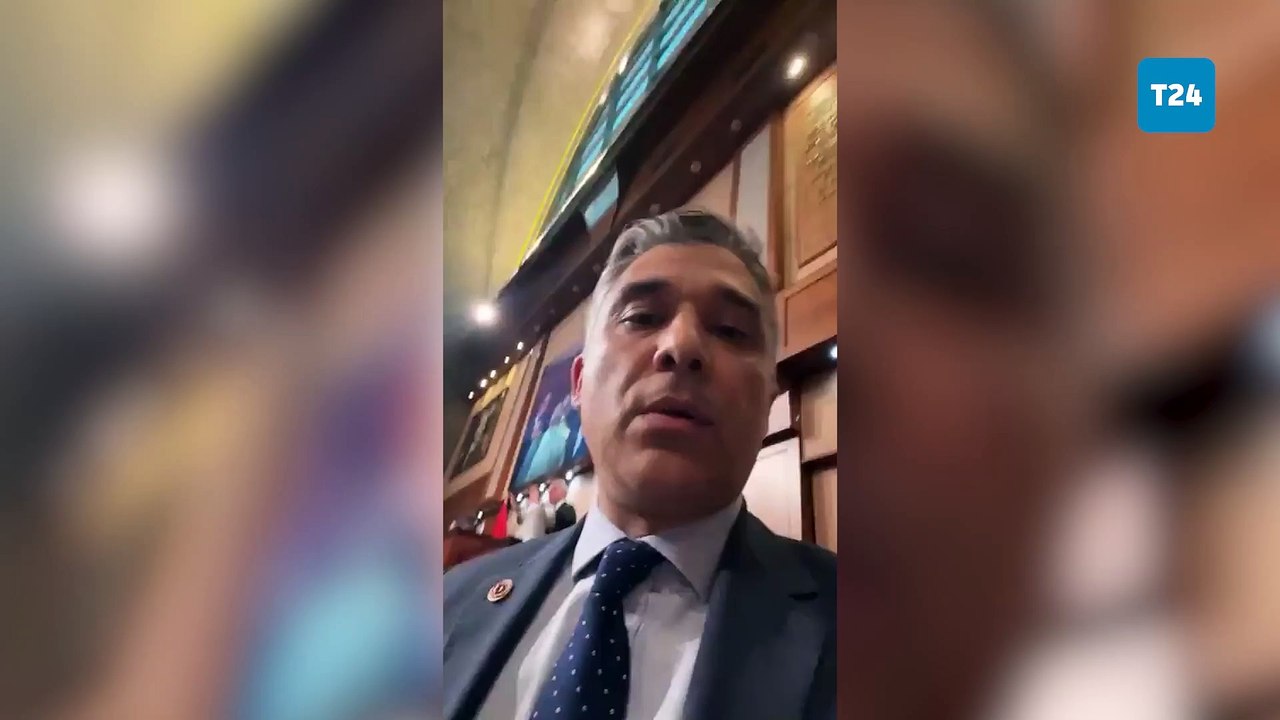 İBB Meclisi'nde ‘sansür yasası’ pankartı tartışması: "AKP'li Meclis üyesi Gürbüz, İyi Partili Yıldız'a kürsüde bulunan mikrofonla vurmaya çalıştı!"