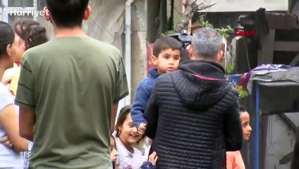 Bağcılar'da çatı katı alev alev yandı  5. katta oturan kadın evden çıkmadı