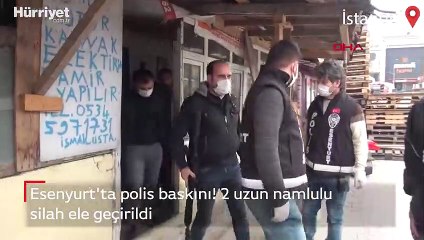 Esenyurt'ta polis baskını! Yatağın altından tüfek çıktı