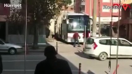 Caddedeki silahlı çatışmada yaralananlardan biri öldü  olay anı kamerada