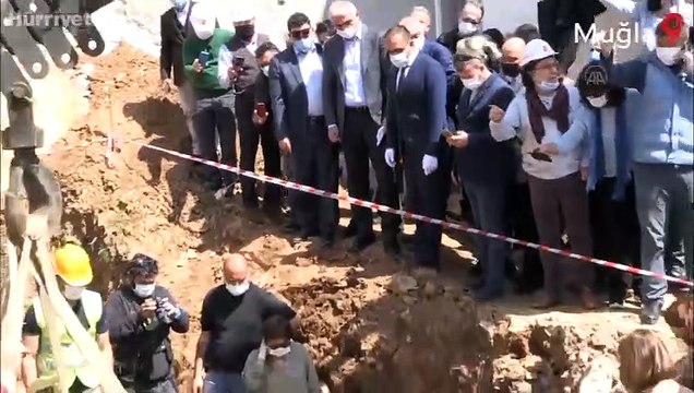 Bakan Ersoy, Bodrum’da lahit mezarda incelemelerde bulundu